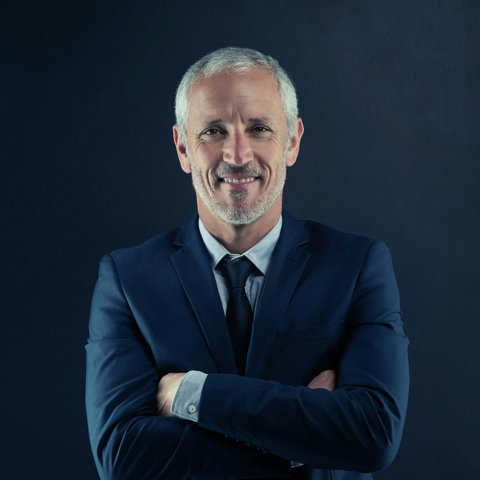 Retrato corporativo de hombre mayor